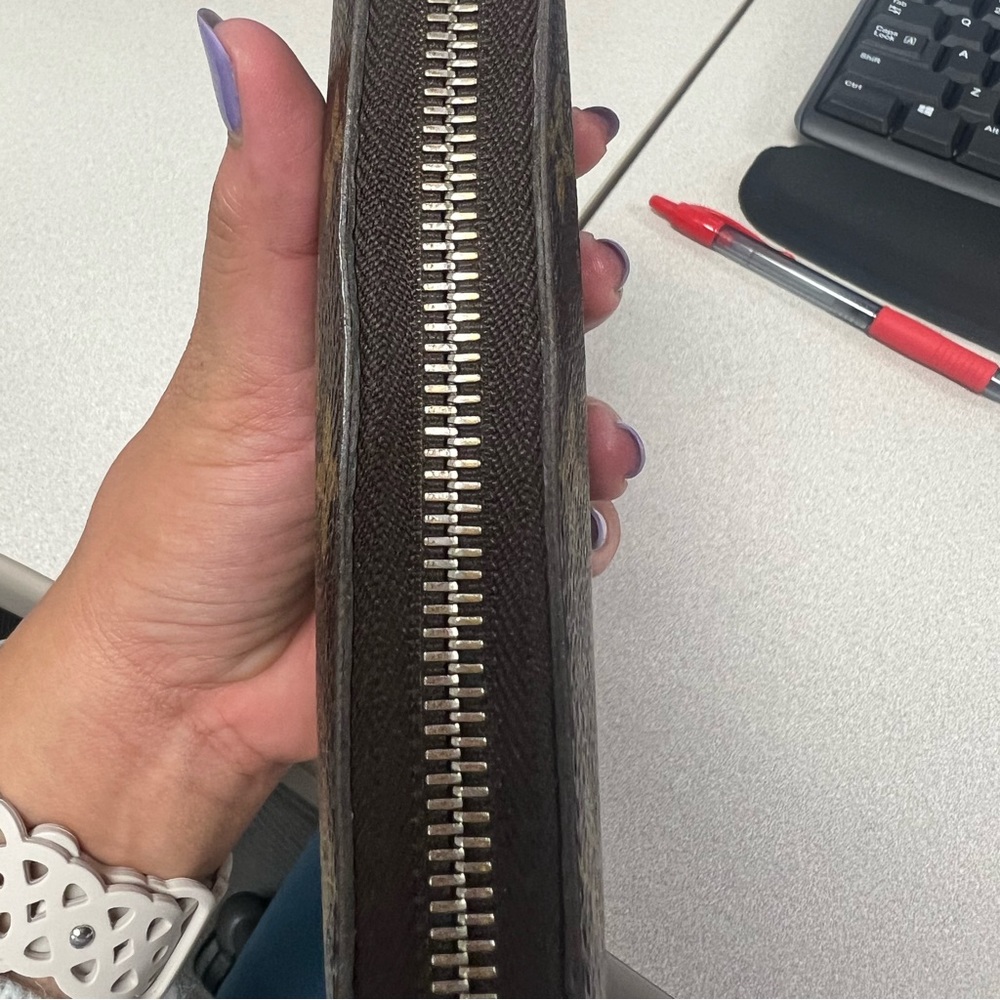 Authentic Louis Vuitton Monogram Zippy Wallet